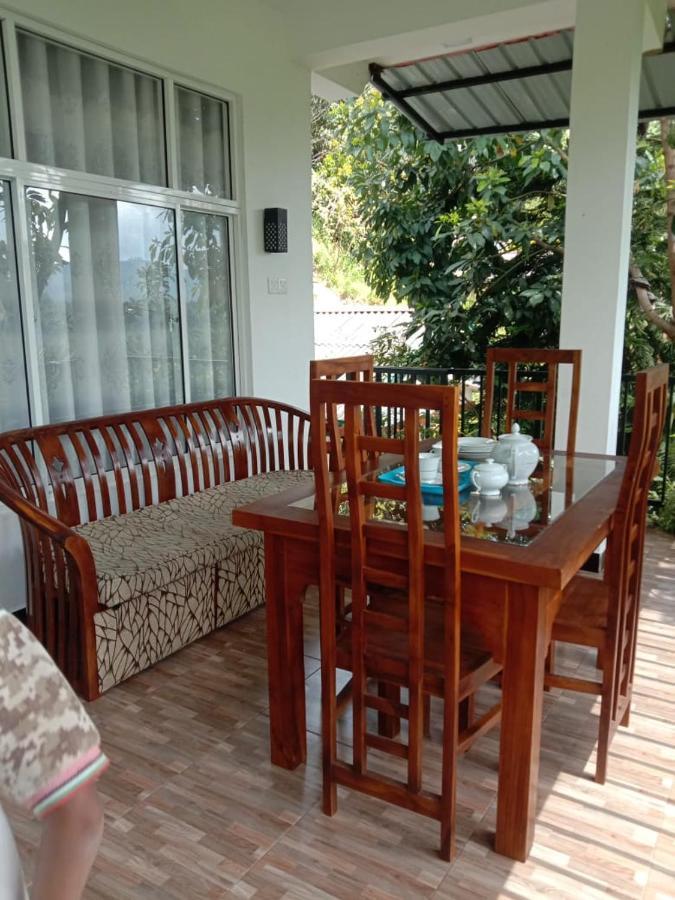 Charming View Homestay Ella Bagian luar foto