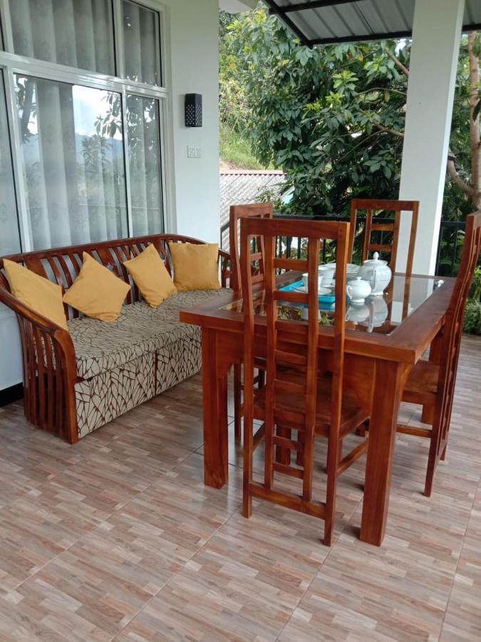 Charming View Homestay Ella Bagian luar foto