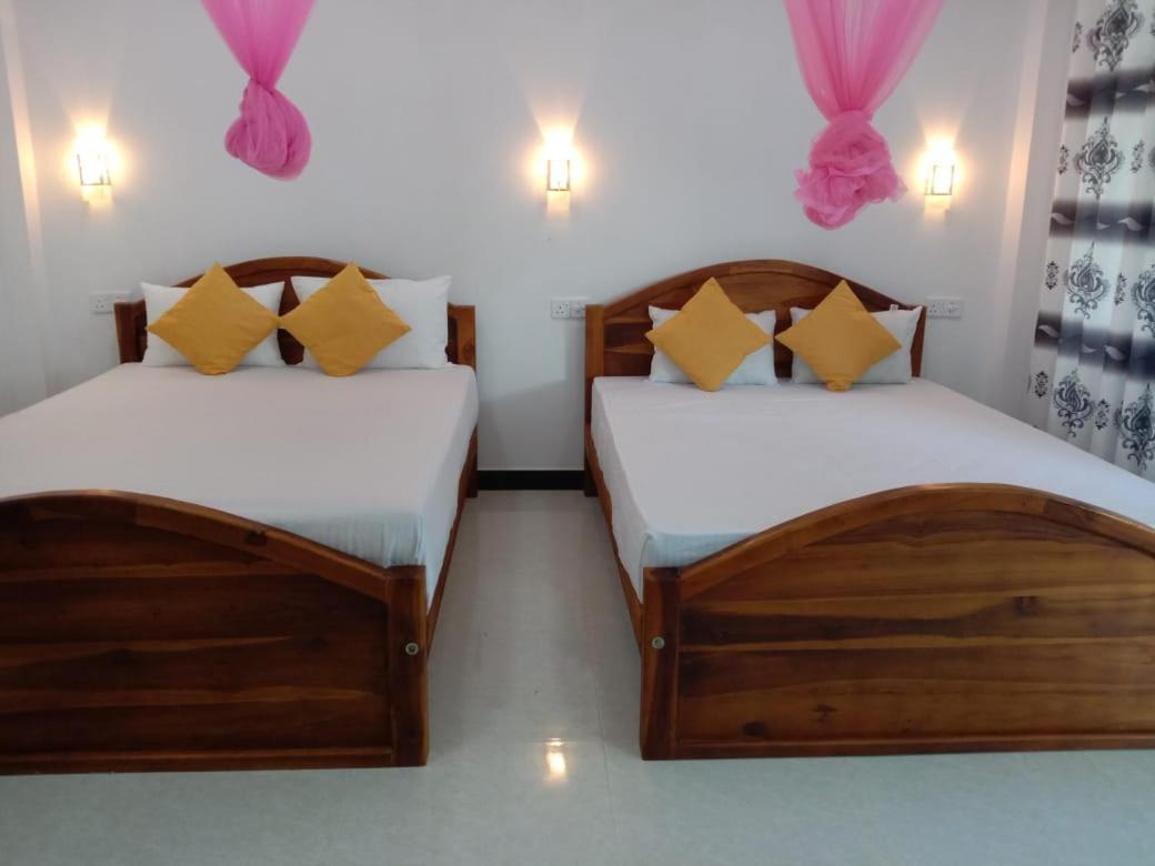 Charming View Homestay Ella Bagian luar foto