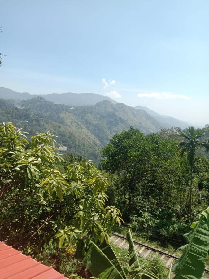 Charming View Homestay Ella Bagian luar foto