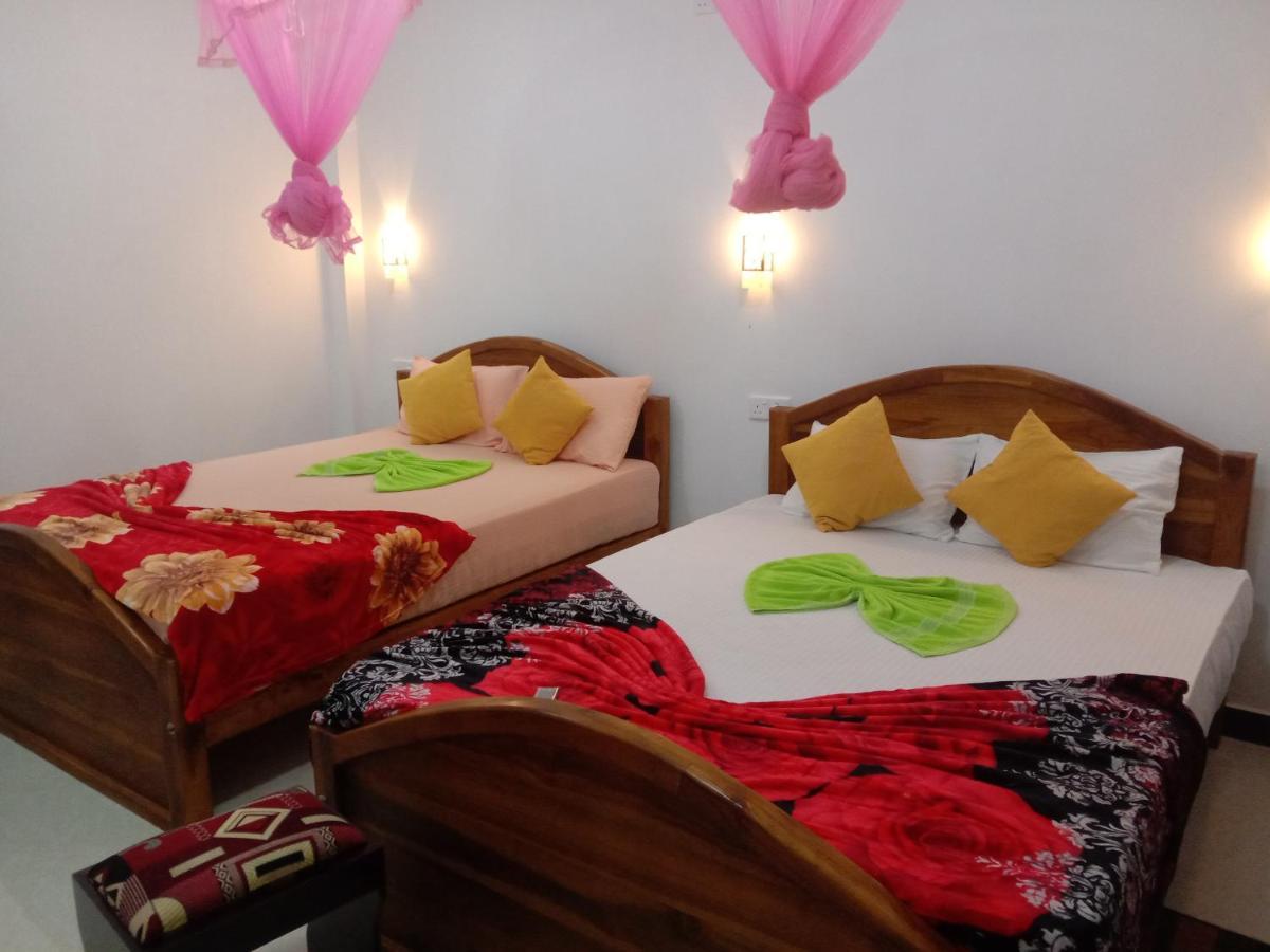 Charming View Homestay Ella Bagian luar foto