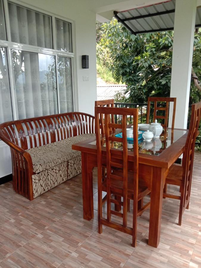 Charming View Homestay Ella Bagian luar foto