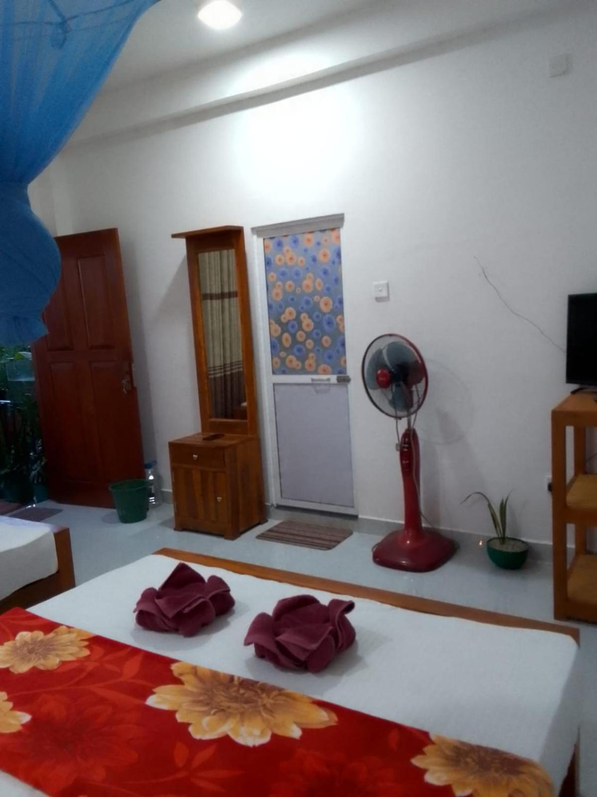 Charming View Homestay Ella Bagian luar foto